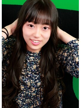 アンアタッシュ(UNE ATTACHE) 深みのなかに、静かにきらめく◎ダークグレージュ艶ロング