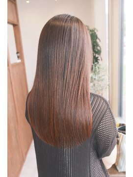 ロスカ(Loska) 透明感レッドの艶ロング