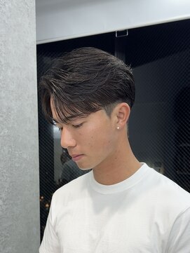 フィフス 栄(fifth) 無造作フェザーパーマセンターパートツーブロックメンズパーマ