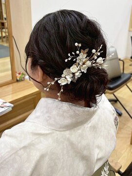 アエル 宝塚南口駅前店(aeru) 上品ゆるシニヨン×フラワーアクセアレンジ【宝塚南口駅前駅】