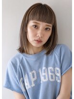 キッカ(kicca) 【kicca】ミルクティーベージュ×ワイドバングミディ