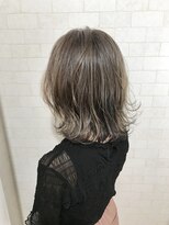 アルマヘア(Alma hair) 外ハネ３Dカラー★ミディアムレイヤー