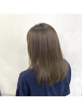 ヘアサロン キュー(hair salon Q) カーキベージュ