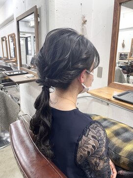 リッカ(RICCA) 【ヘアセット】ナチュラルニュアンスローポニー♪