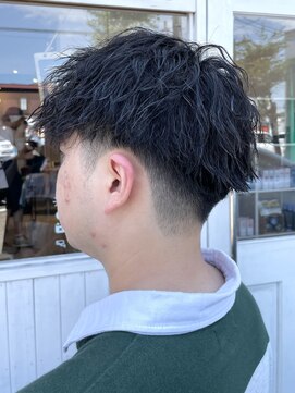 クオリア(Quaria) 刈り上げツーブロック前下がりマッシュツイストスパイラルパーマ