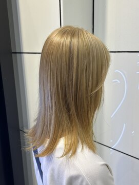 ヘアーアンドメイク ビス(HAIR&MAKE bis) ブリーチ1回でできるブロンドカラー【ココネ】
