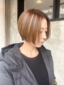 ラッキーヘア 加古川(Lucky Hair) ハイトーン×前下がりショート【篠原】【ラッキーヘア加古川】