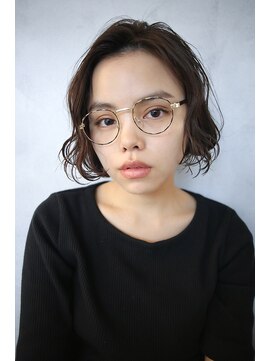 ルタ(LuTa by siesta&LiCO) グレージュ ひし形シルエット 切りっぱなしボブ エアリー