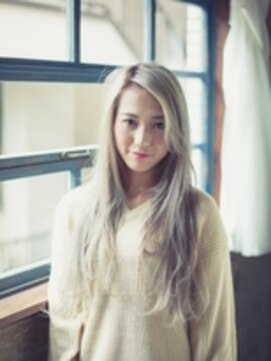 フラミューム 関内店(flammeum) ホワイトシルバーカラー【関内 馬車道】