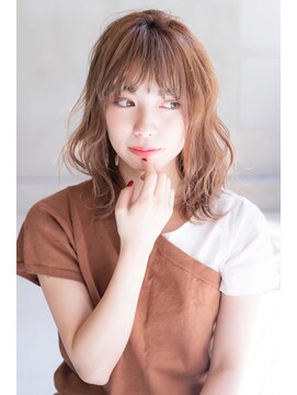 テイラー(Taylor) 【Taylor 】☆大宮  アプリコットブラウン×外ハネウェーブ