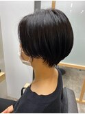 首がスッキリ見えるショート♪