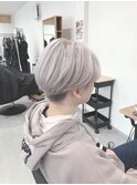 ホワイトシルバー×センターパート