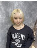 抜きっぱなしブロンド×ミディアムスタイル