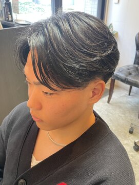 ジュンヌオム リンカラン(Jeune Homme LINGKARAN) 毛流れパーマ×センターパート