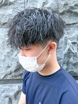 スパイラルパーマツイストパーマアップバング短髪メッシュ