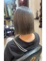 シークレットミラーズ(SECRET MIRRORS)&nbsp;ダブルカラーシルバーホワイト×ぱっつんボブ