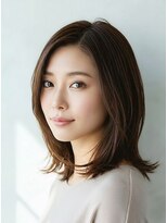 ココラー(COCOlar) 軽やかさと色気を両立。段差で魅せる大人な進化系ウルフ。