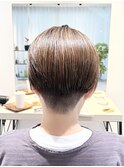 刈り上げショート/刈り上げ女性/ハイライト