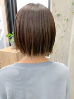 テトヘアー(teto hair) 切りっぱなしボブ、オリーブベージュ、前下がりボブ、イルミナ