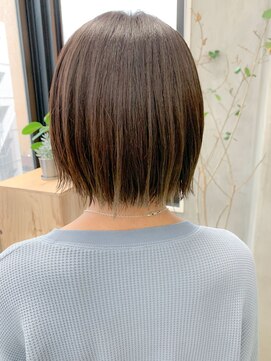 テトヘアー(teto hair) 切りっぱなしボブ、オリーブベージュ、前下がりボブ、イルミナ