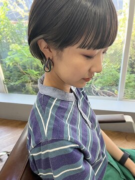 ラビリンス(Labyrinth) ワイドバングがかわいいイヤリングカラー