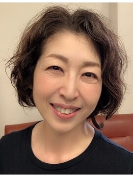 アロマ アンド アイボリー(Aroma&ivory) オリーブグレージュくせ毛ショートボブ