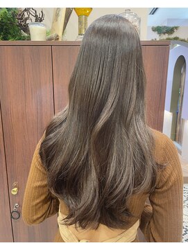 オリーブベージュ