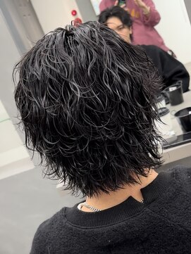 オーバルバイアピッシュ(OVARL by apish) フェザーパーマシャドウパーマニュアンスパーマサーフカール原宿