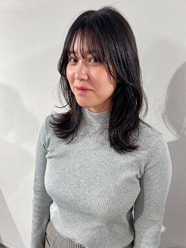 ベルン(bern) @bern_riwa ミディアム お顔周りレイヤー 透明感カラー