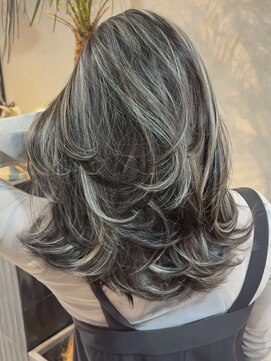 メリー オオサカ(Merly Osaka) 心斎橋/バレイヤージュ/レイヤーカット/海外レイヤー