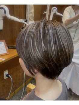 ヘアーサロン アトリエ(Hair salon ATORIE)の写真/白髪をいかしたデザインで理想の私へ。白髪でもオシャレに魅せるハイライトカラーで彩りを☆