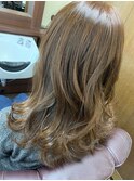 オレンジベージュのツヤ感