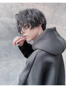 シン(syn) 前髪長めマッシュ ツイストスパイラル