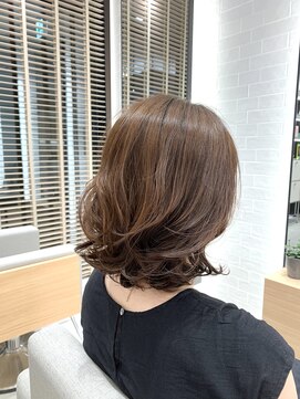 ステアケース 武蔵小杉店(stair:case) ボブ～ミディアム　コテ巻きパーマ　30代40代50代