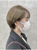 丸みショートカットマッシュショートヘアオリーブベージュボブ