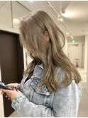 オリーブベージュ