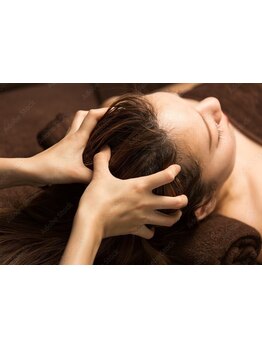 ２５年以上エステティシャンの資格を持つオーナーが施術するヘッドスパで、極上の癒しと美髪へ導きます＊