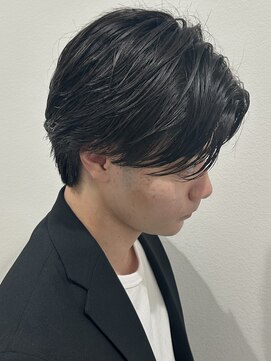 ヒュイル バイ ニアウ(Hwyl by Niau) メンズカットパーマセンターパートニュアンスパーマウルフカット