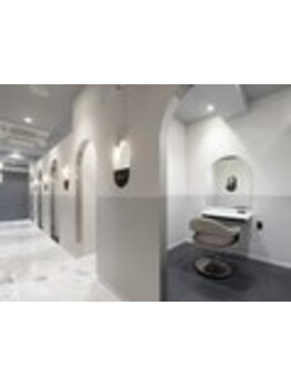 ゆったりとしたサロンタイムを過ごしたい方にぴったり♪贅沢な個室空間で、周りを気にせずリラックス◎