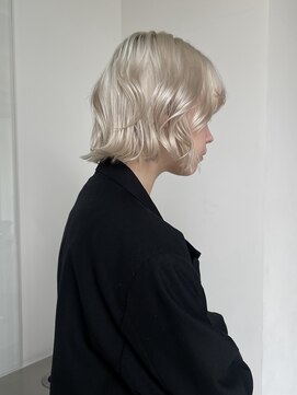 ステン(sten) ホワイトミルクティー/ホワイトブロンド/切りっぱなしボブ