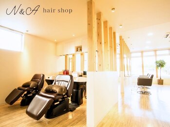 ヘアショップ エヌアンドエー 久喜菖蒲店(hair shop N&A)の写真/お席にタブレットをご用意していますので、お子様と一緒のご来店も歓迎です♪駐車場完備も嬉しいポイント！
