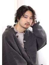 シロフ シブヤ(shirof shibuya)&nbsp;メンズ刈り上げセンタ―パート波巻きツイストスパイラルパーマ