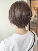 大人前下がりまとまる丸みくびれショートボブ