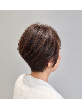 アワーズ(Ours) 大人ショートベリーショートボリューム50代60代髪型