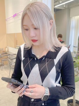 ユーリ(JUURI) ホワイトカラー/ホワイトベージュ/ハイトーンカラー/ ミディアム