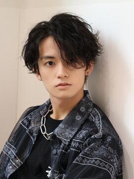 ネイビー(NAVY) 大人のミディアムヘア 波巻きパーマ センターパート