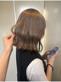 ベージュ