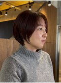 まとまり良く、自然なシルエットのミニボブスタイル
