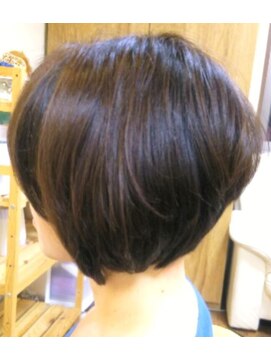 ヘアールーム ダリア(Hair Room DAHLIA) 前下がりショートボブ