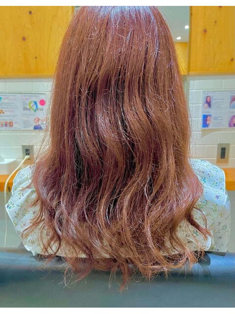 巻き髪ピンクベージュ